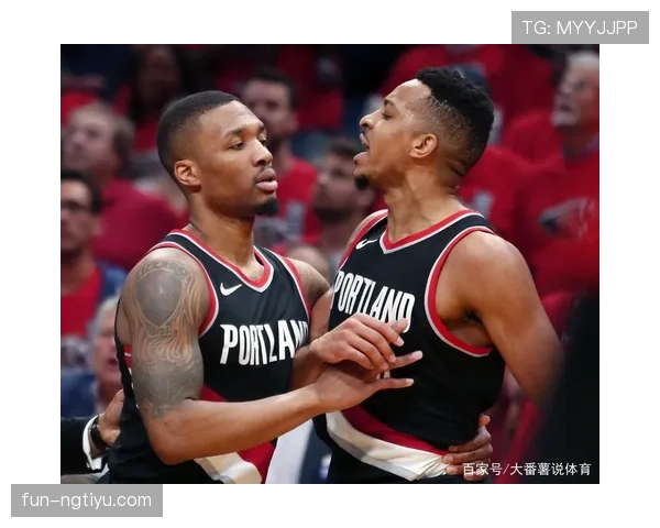CJ麦科勒姆突破高效得分拉开与利拉德无球表现差距 CJ麦科勒姆突破高效得分拉开与利拉德无球表现差距